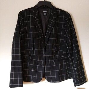 LIZ CLAIBORNE BLACK  FITTED SUIT JACKET. NWT